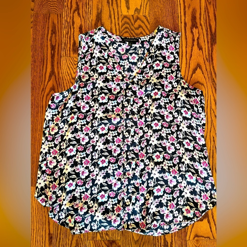 Banana Republic Drapey Sleeveless Pink/Navy Floral V Neck Blouse Size Large